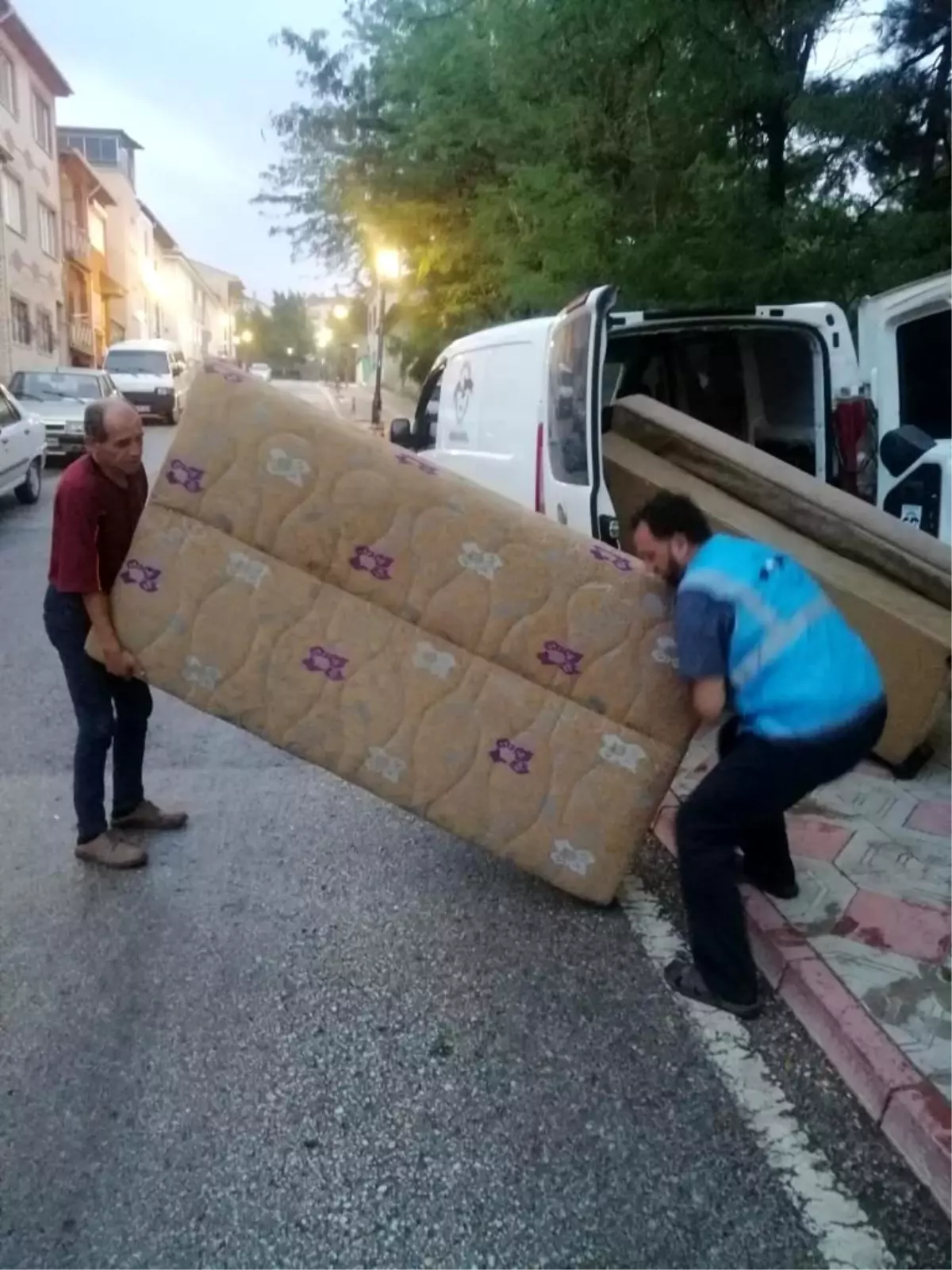 Gönüllü havacılar ihtiyaç sahibi ailelerin kalbine dokunmaya devam ediyor