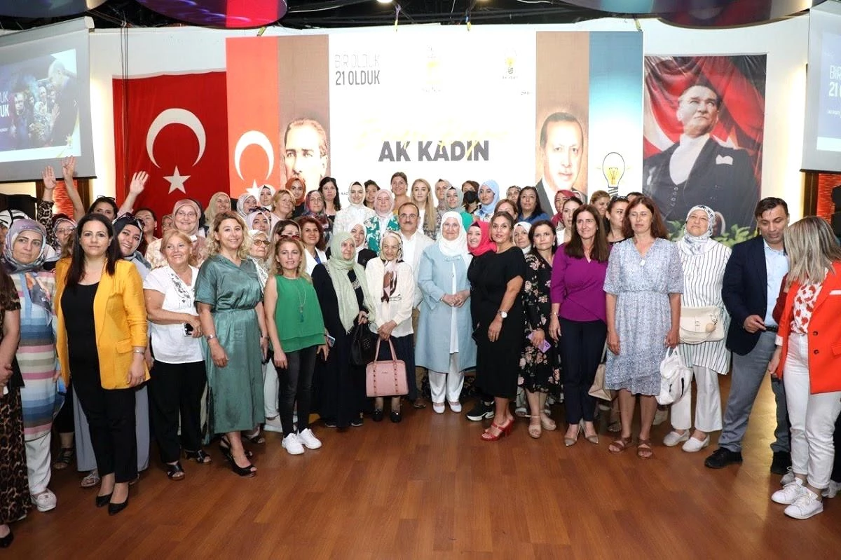 İzmir\'de "Dünden Bugüne AK Kadın" programı düzenlendi