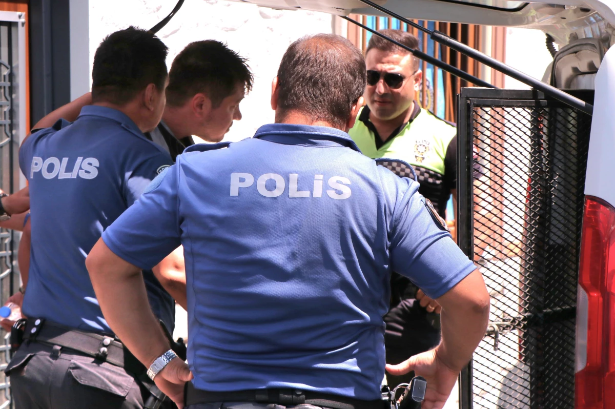 İzmir\'de otogarda karısını bıçakla öldüren şüpheli adliyeye gönderildi