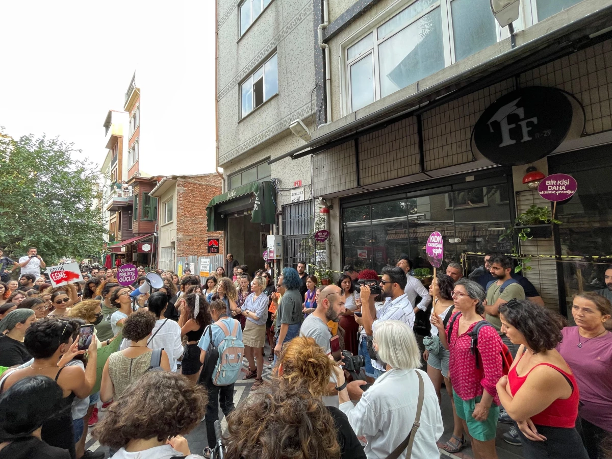Kadın dernekleri, Kadıköy\'deki cinayeti protesto etti