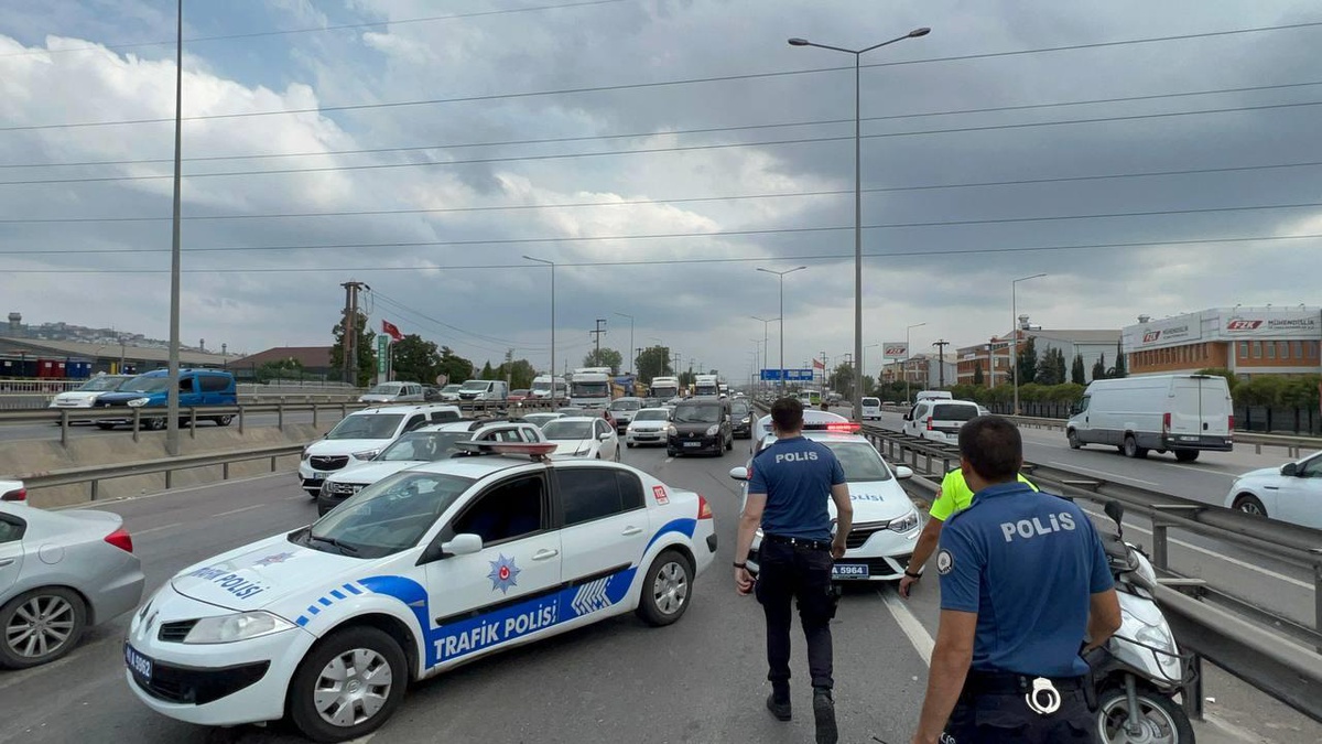 Kocaeli\'de zincirleme trafik kazasında 6 kişi yaralandı