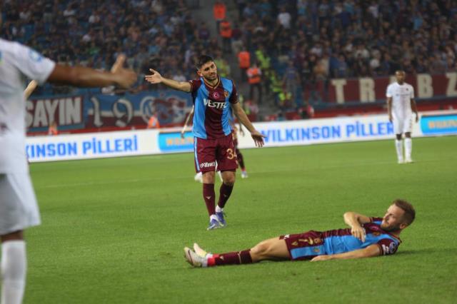 Kolu kırılan Trabzonsporlu Edin Visca, 2.5-3 ay sahalardan uzak kalacak Kolu kırılan Trabzonsporlu Edin Visca, 2.5-3 ay sahalardan uzak kalacak