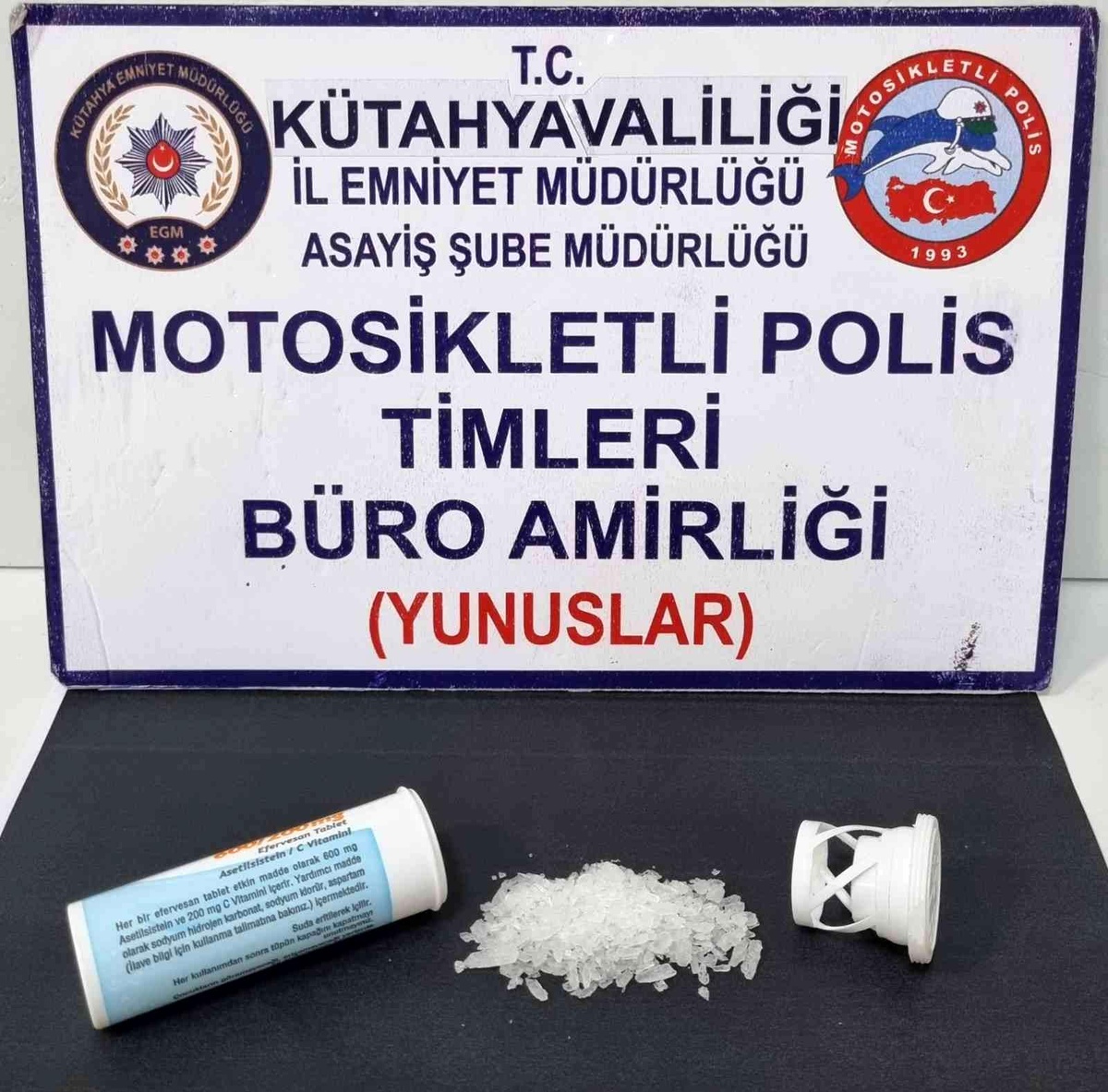 Kütahya\'da Motosikletli Polis Timlerince iki şahsın üzerinde uyuşturucu ele geçirildi