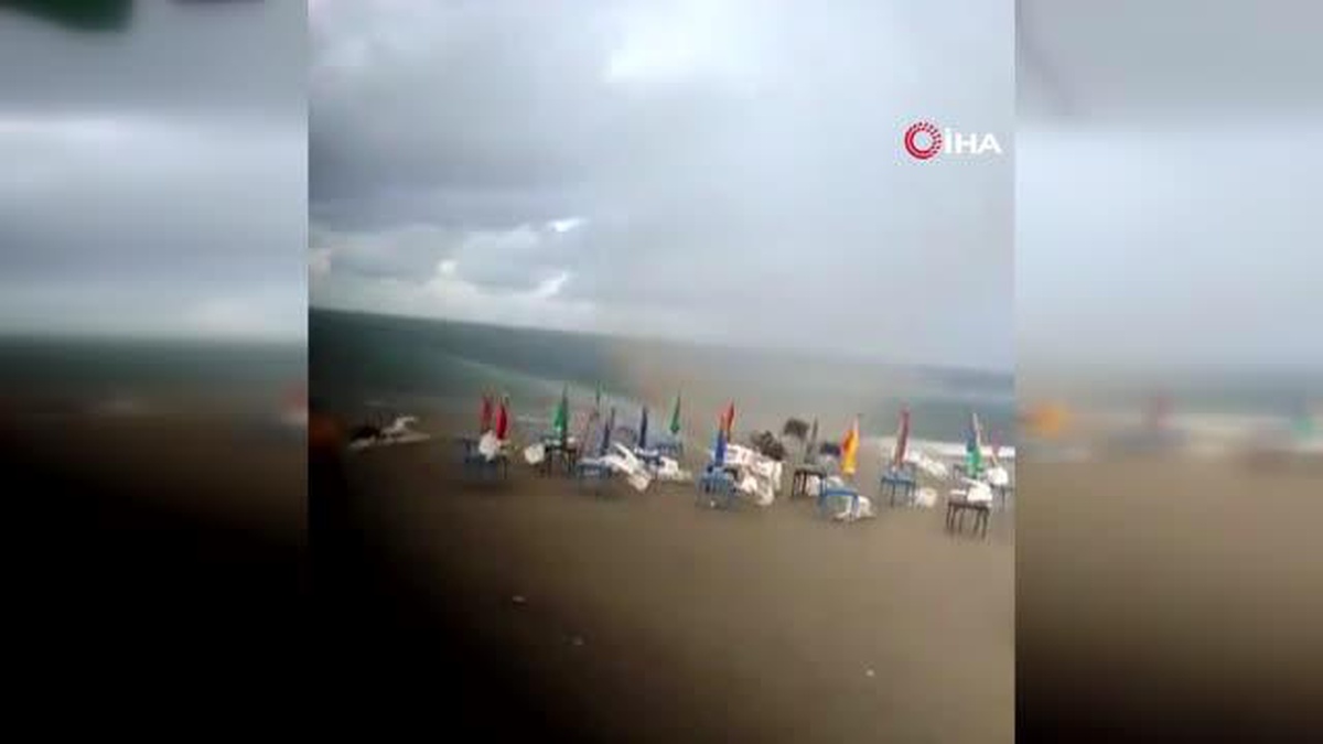 Meksika\'da su hortumu sahili birbirine kattı
