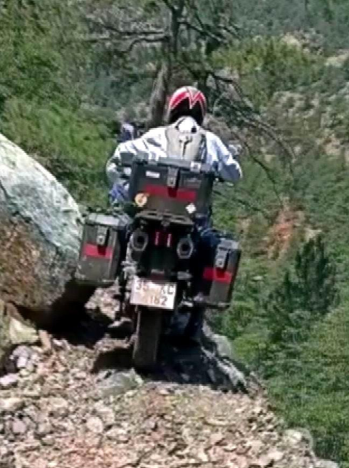 Motosiklet Uçuruma Böyle Yuvarlandı