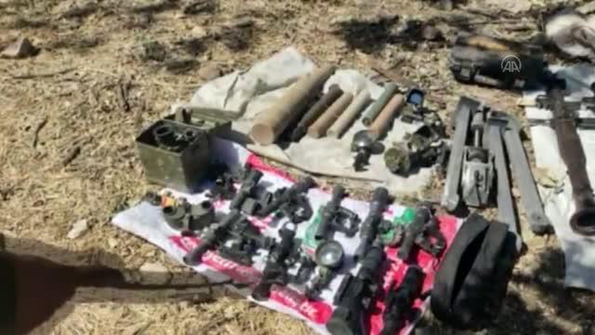 Pençe-Kilit Operasyonu bölgesinde teröristlere ait çok sayıda silah ve mühimmat ele geçirildi