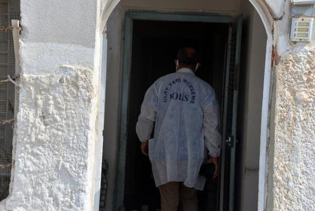 Son dakika gündem: Polisin ihbarla gittiği evde anne ölü, oğlu ağır yaralı bulundu Son dakika gündem: Polisin ihbarla gittiği evde anne ölü, oğlu ağır yaralı bulundu