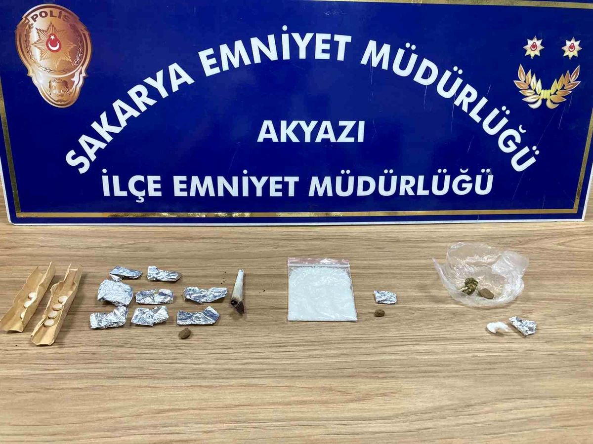 Sakarya\'da uyuşturucu operasyonu: 3 gözaltı