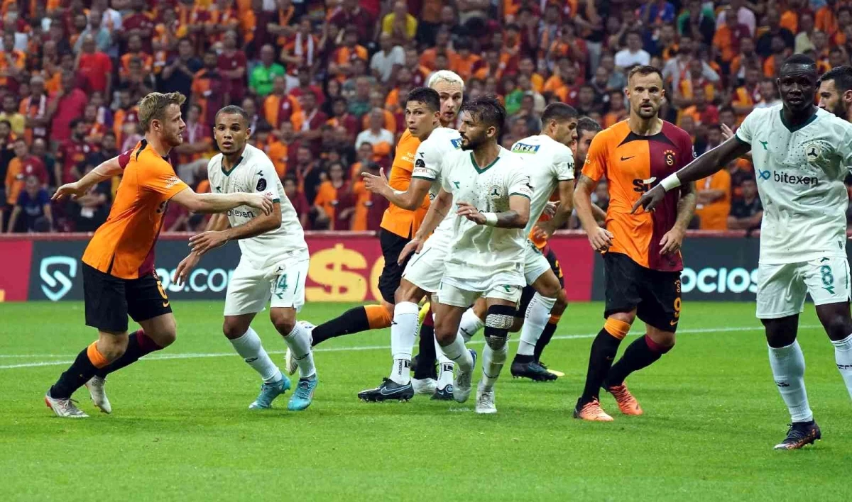 Spor Toto Süper Lig: Galatasaray: 0 Giresunspor: 0 (İlk yarı)