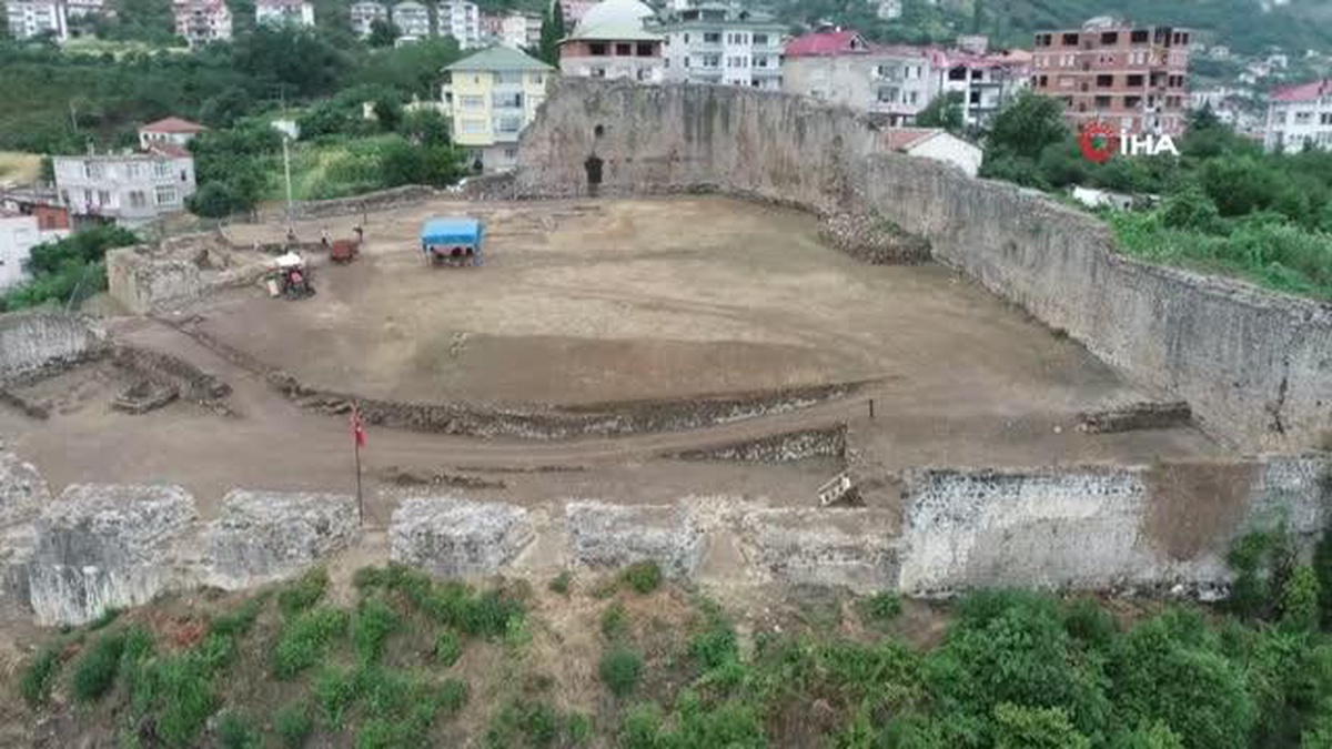 Tarihi bin 100\'lü yıllara dayanan Akçakale Kalesi\'nde kazı çalışmalarında sona gelindi