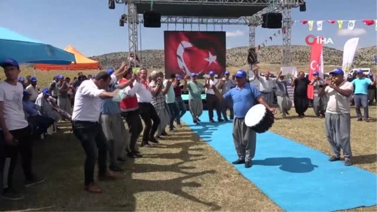 Tarım ve Orman Bakanı Vahit Kirişçi: " 1300 tane tarım kerdi market var, Bu 1300 tane marketler de inşallah bunlarda da özellikle kasap reyonunu et...