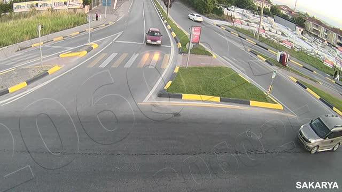 Sakarya\'daki trafik kazaları KGYS kameralarına yansıdı