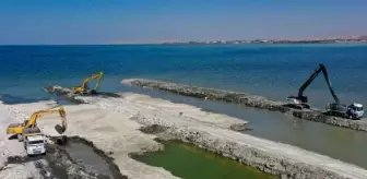 Van Gölü, 400 bin metreküp balçık ve çamurdan kurtarıldı