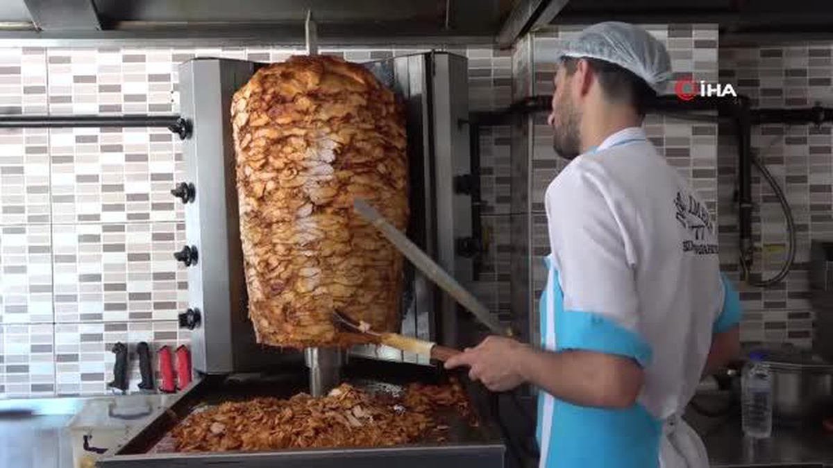 Hava sıcaklığı ocak sıcaklığı ile birleşti: Yüz derece sıcaklık altında ekmek parası için mücadele ediyorlar