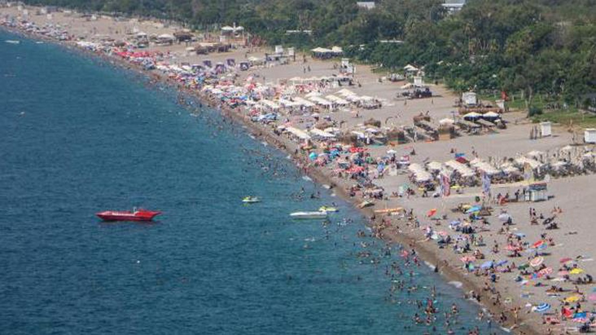 Antalya\'da deniz suyu sıcaklığı, hava sıcaklığını geçerek 31 dereceye ulaştı