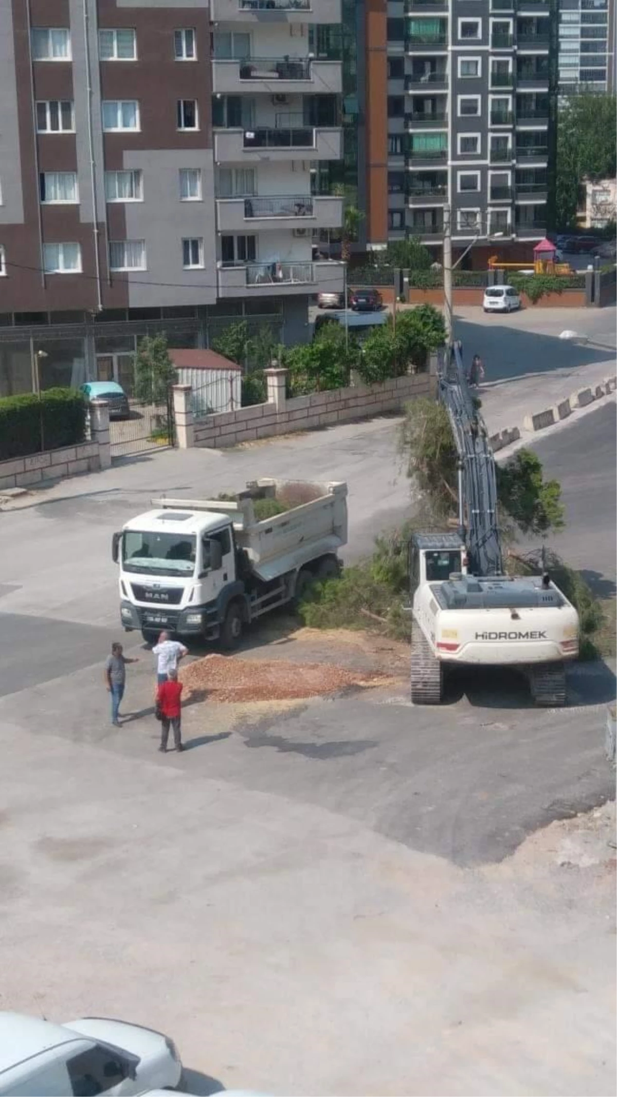 Bakan Kurum\'dan İzmir Büyükşehir Belediyesinin ağaç kesimine tepki Açıklaması
