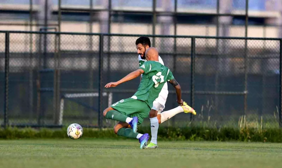 Bursaspor, hazırlık maçında Etimesgut Belediyespor\'u 1-0 mağlup etti