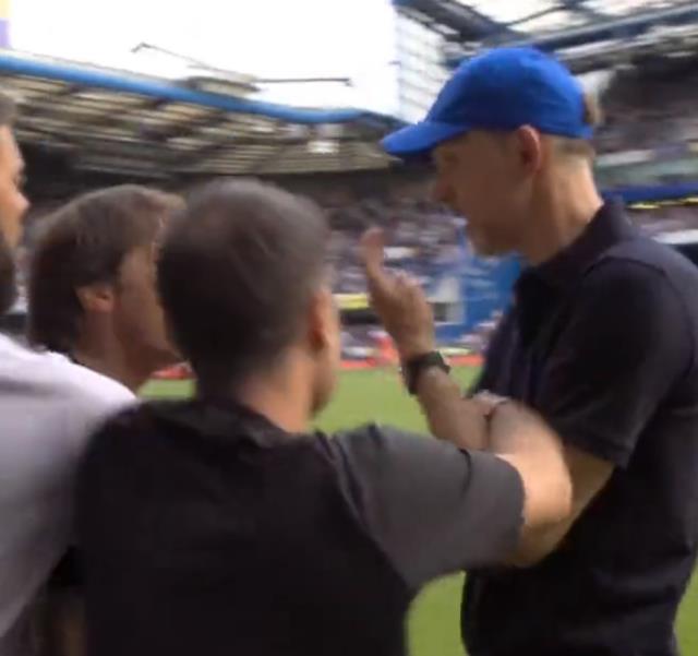 Dev derbide inanılmaz görüntüler! Dünya, Conte ile Tuchel arasındaki kavgayı konuşuyor Dev derbide inanılmaz görüntüler! Dünya, Conte ile Tuchel arasındaki kavgayı konuşuyor