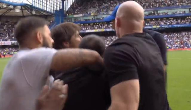 Dev derbide inanılmaz görüntüler! Dünya, Conte ile Tuchel arasındaki kavgayı konuşuyor Dev derbide inanılmaz görüntüler! Dünya, Conte ile Tuchel arasındaki kavgayı konuşuyor