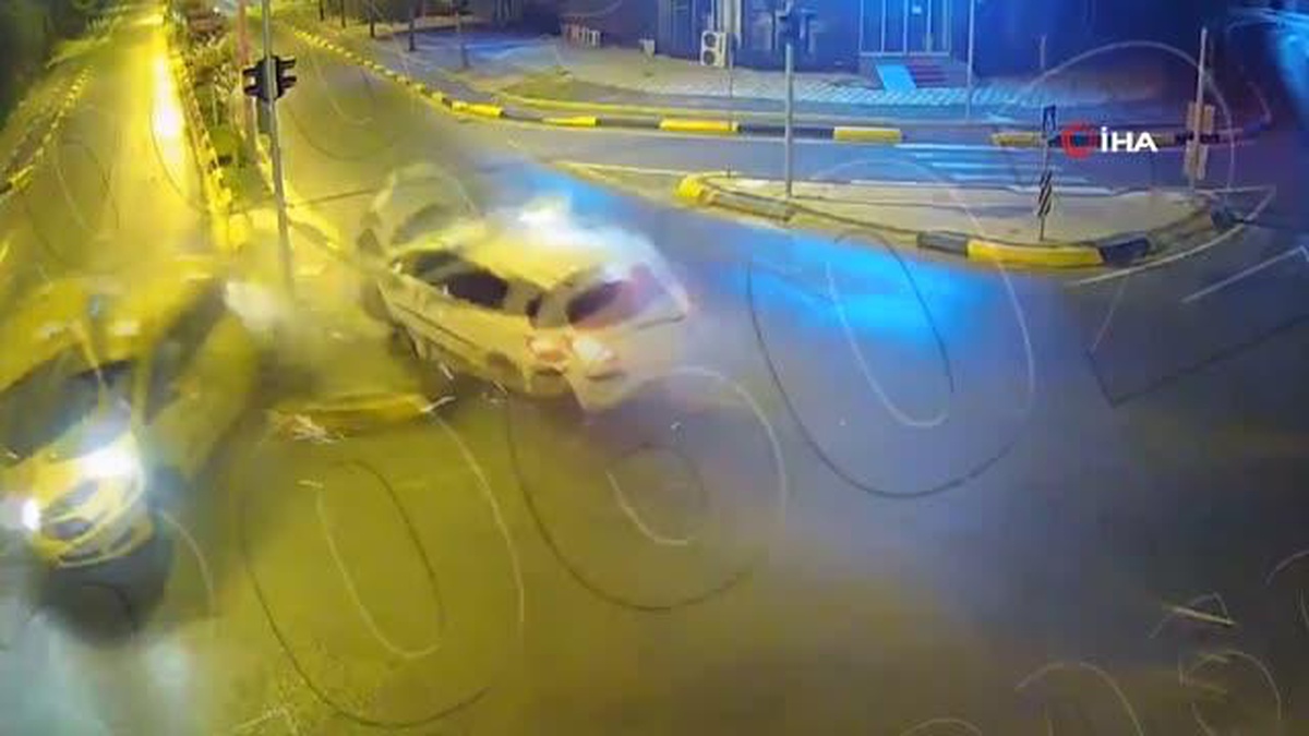 Dikkatsizlikleri canlarından ediyordu, kazalar kamerada