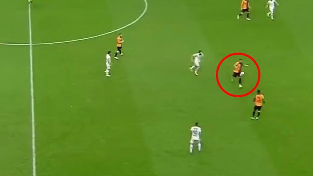 Galatasaray\'da yeni transfer Abdülkerim\'in yenilgi getiren hatası tepkilerin odağında!