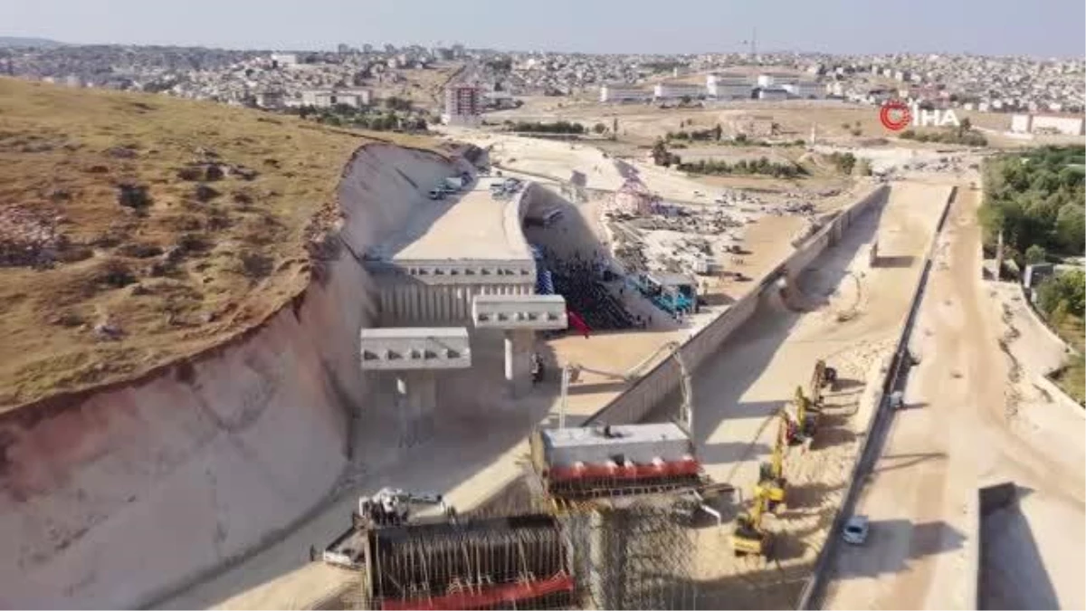 Gaziantep\'in trafiğini rahatlatacak 3 katlı köprülü kavşağın temeli atıldı