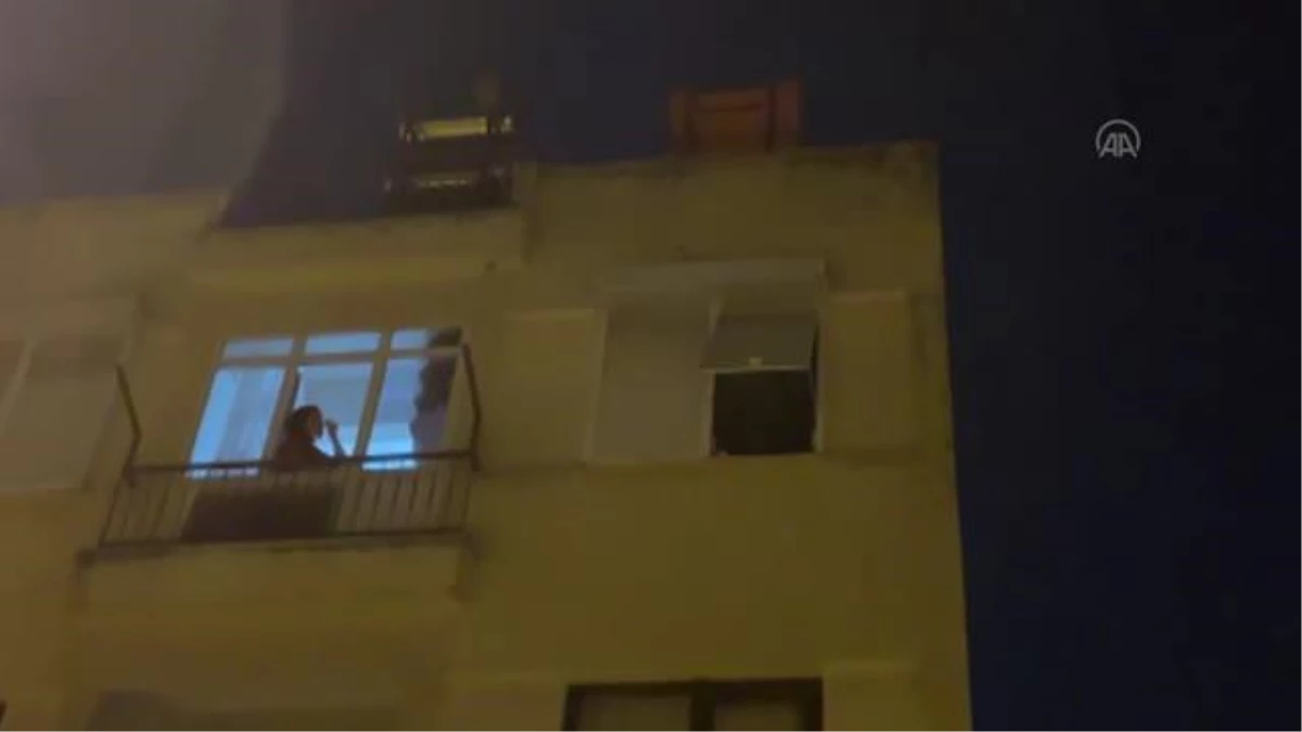 Antalya\'da itfaiye ekibinin seferber olduğu kedi, 4. kattan atladı