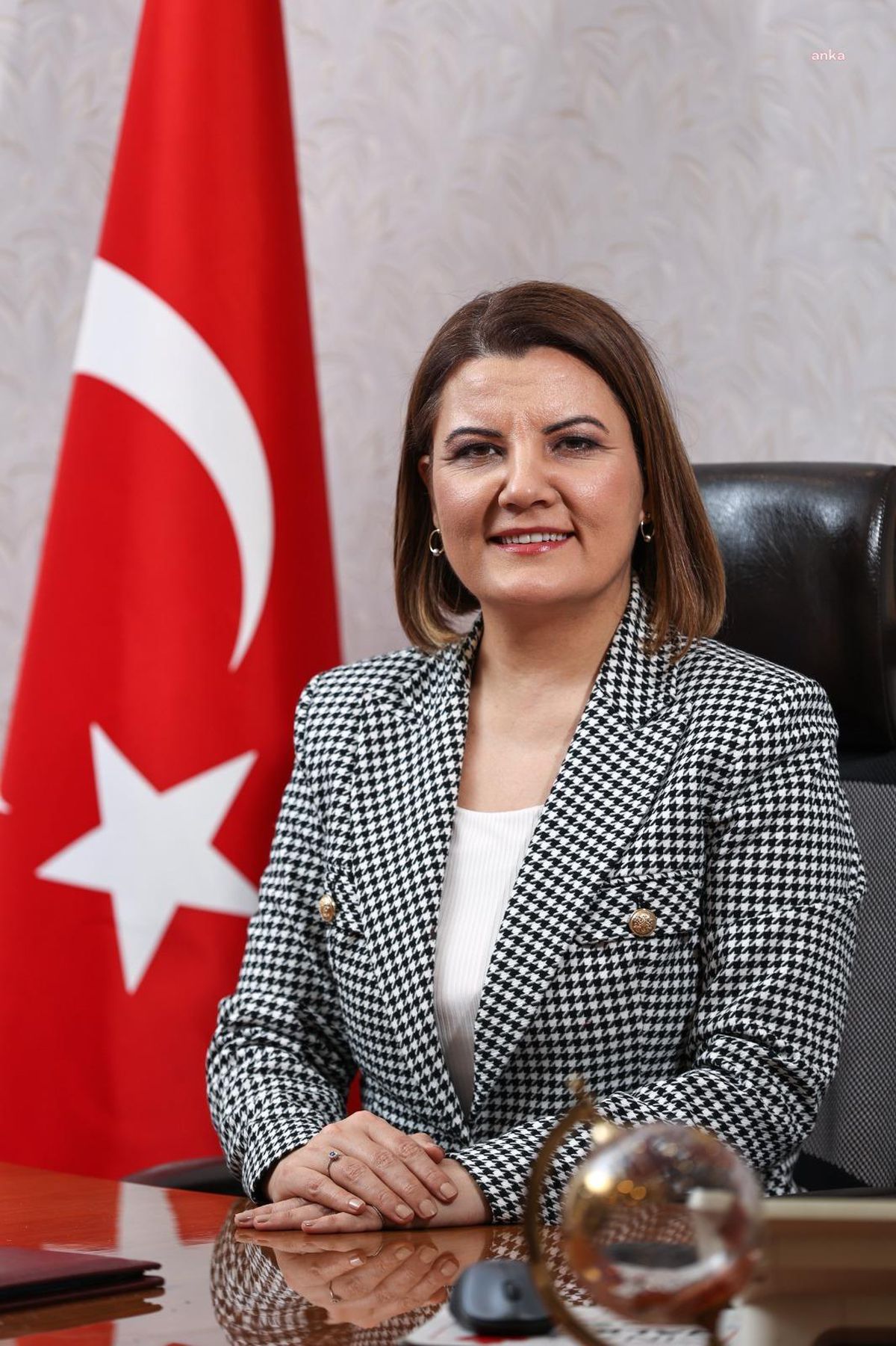 İzmit Belediye Başkanı Fatma Kaplan Hürriyet, Türkiye\'nin En Başarılı Belediye Başkanı Seçildi