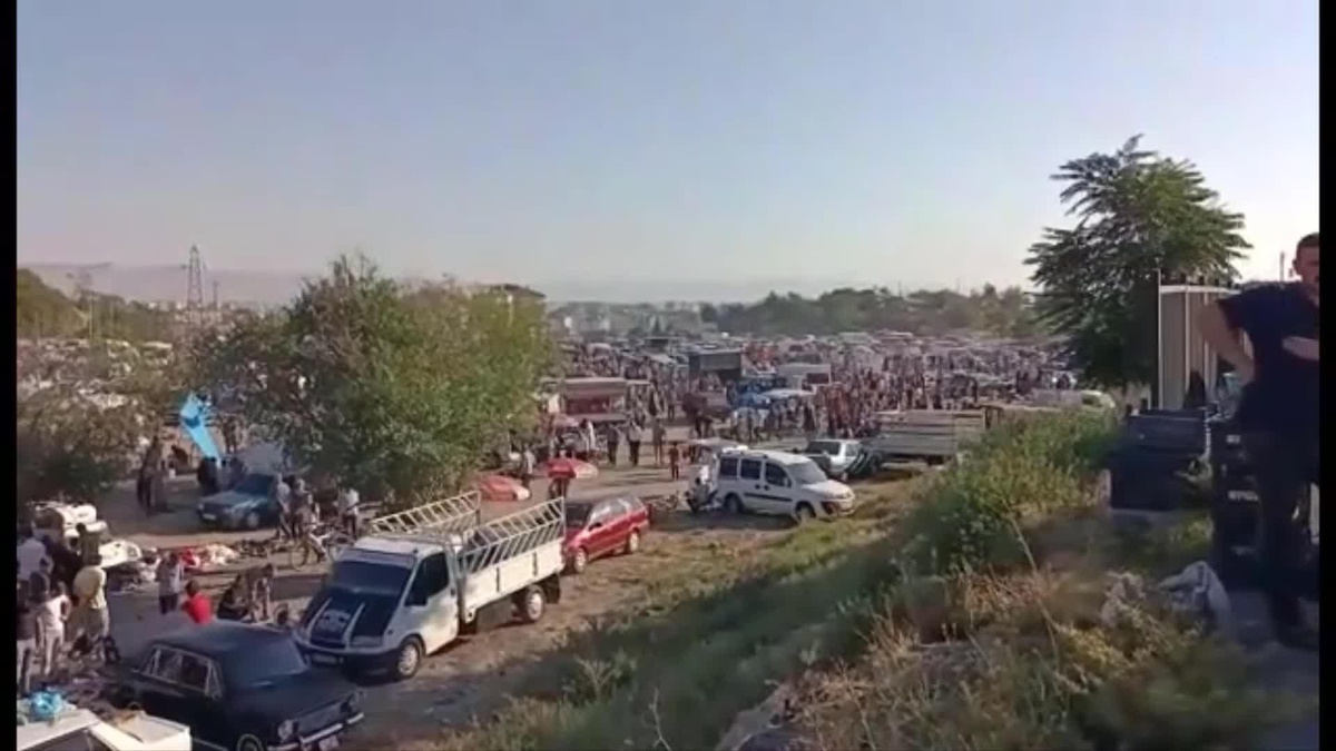 Kayseri\'de İkinci El Pazarında Bir Satıcı: "Erdoğan\'a Gönderin Görsün. Burası Kayseri. Vatandaş Ne Hallere Düştü"