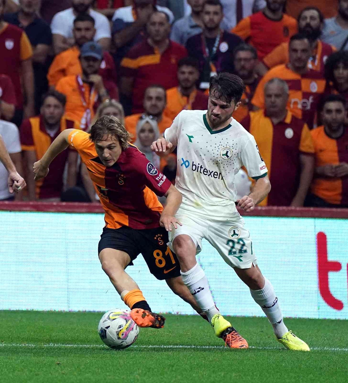 Kazımcan Karataş ve Hamza Akman ilk resmi maçına çıktı