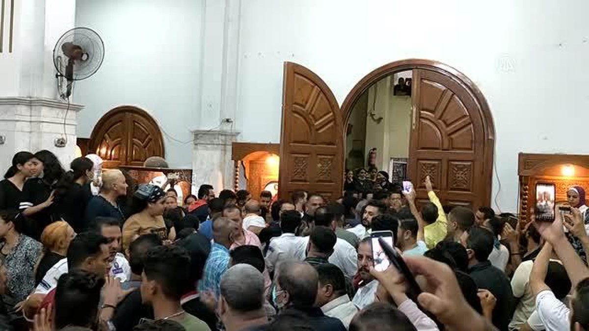 Mısır\'daki kilise yangınında ölenlerin ailelerine ve yaralılara tazminat ödenecek