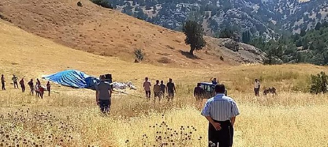 Dengesini kaybedip patoz makinesine düşen çiftçi feci şekilde can verdi Dengesini kaybedip patoz makinesine düşen çiftçi feci şekilde can verdi