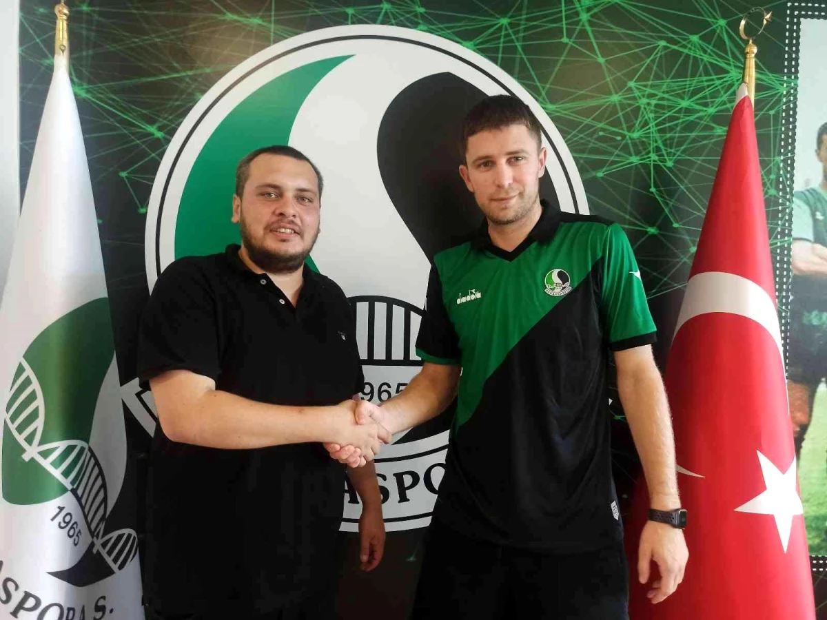 Sakaryaspor Artem Kravets ile 1 yıllık sözleşme imzaladı