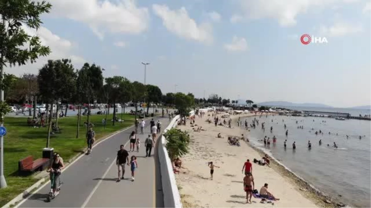 İstanbul 35 dereceyi gördü, Caddebostan Sahili\'nde yoğunluk oluştu