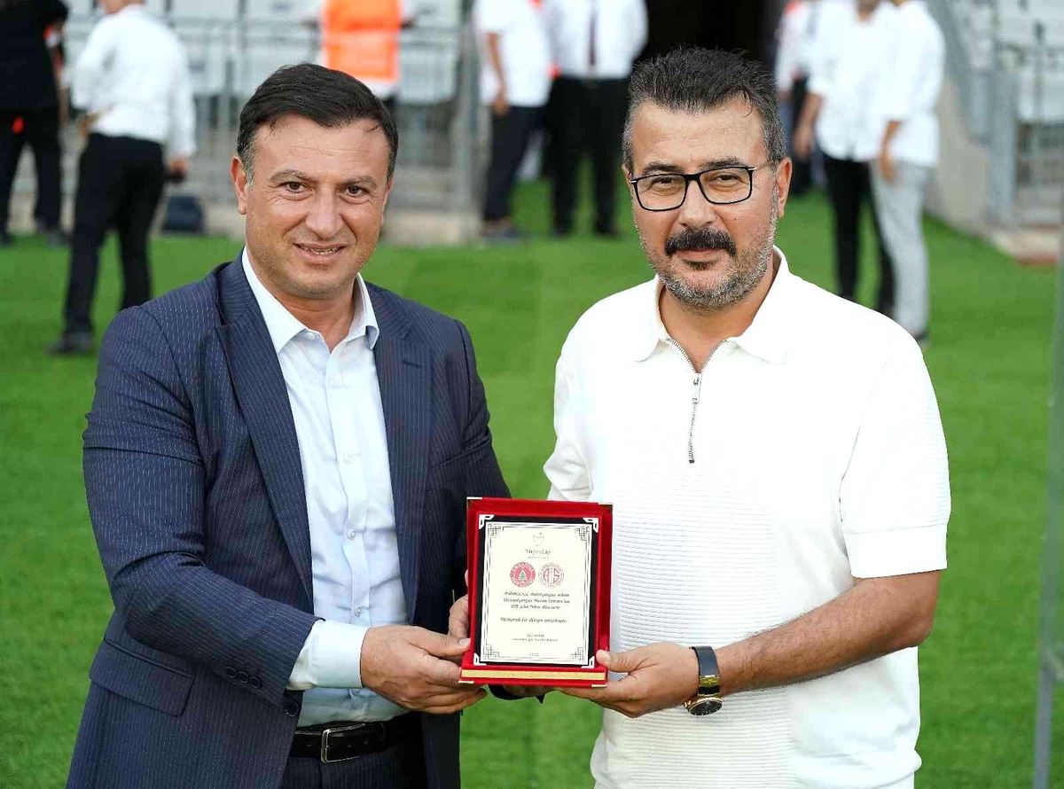 Spor Toto Süper Lig: Ümraniyespor: 0 Antalyaspor: 0 (İlk yarı)