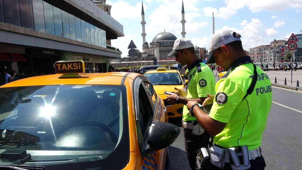 Taksim\'de ticari taksi denetiminde ceza yağdı