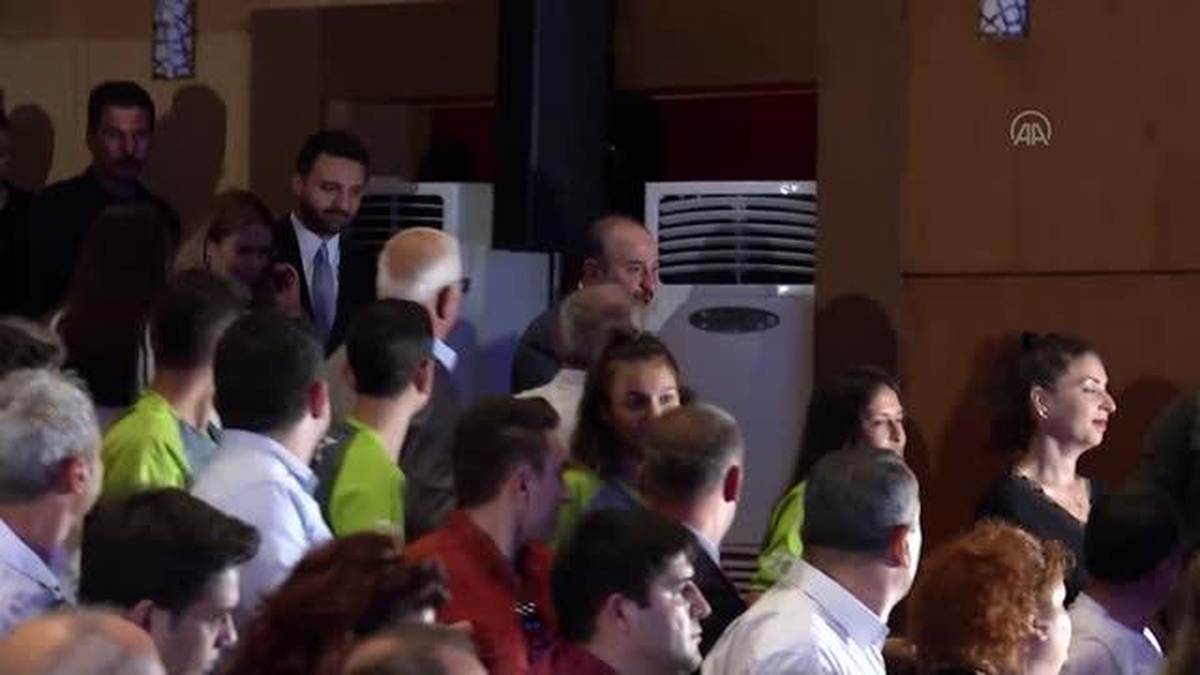 Varank: "Ortada tek bir dikili ağacı bile yokken sadece boş laf üretenlerden değiliz"