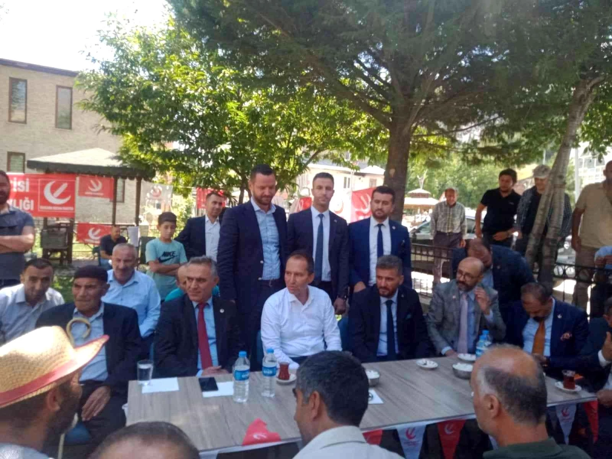 Yeniden Refah Partisi Genel Başkanı Erbakan Bahçesaray\'da vatandaşlarla buluştu