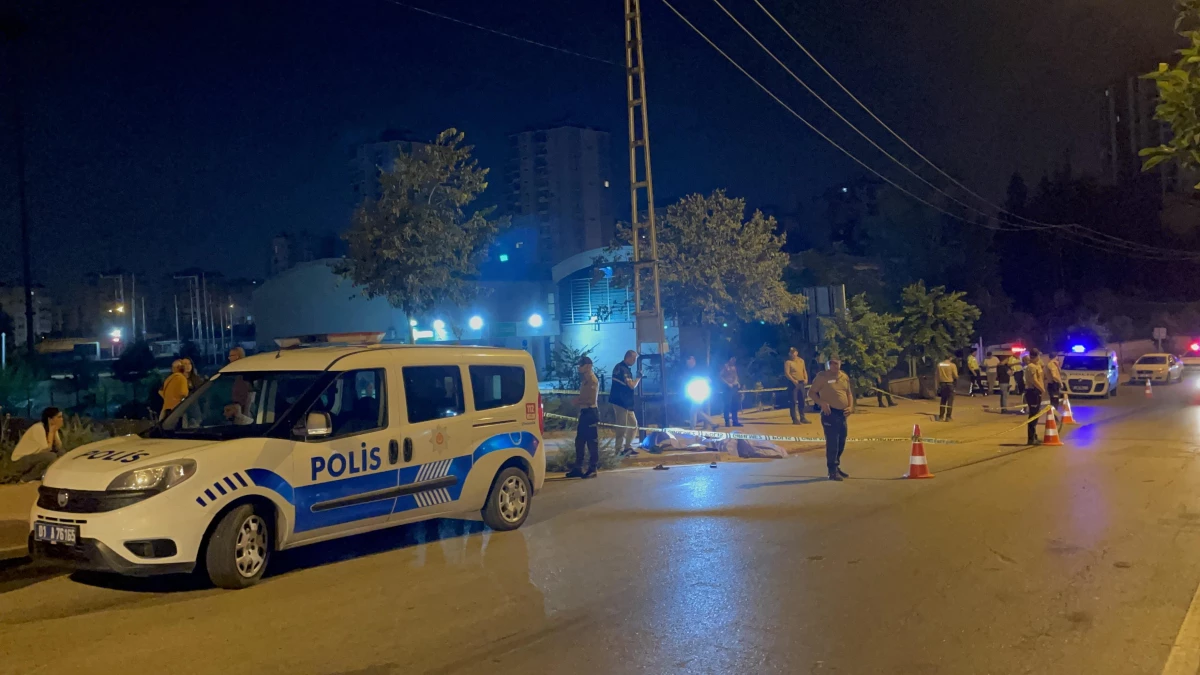 Adana\'da devrilen motosikletteki 2 kişi öldü
