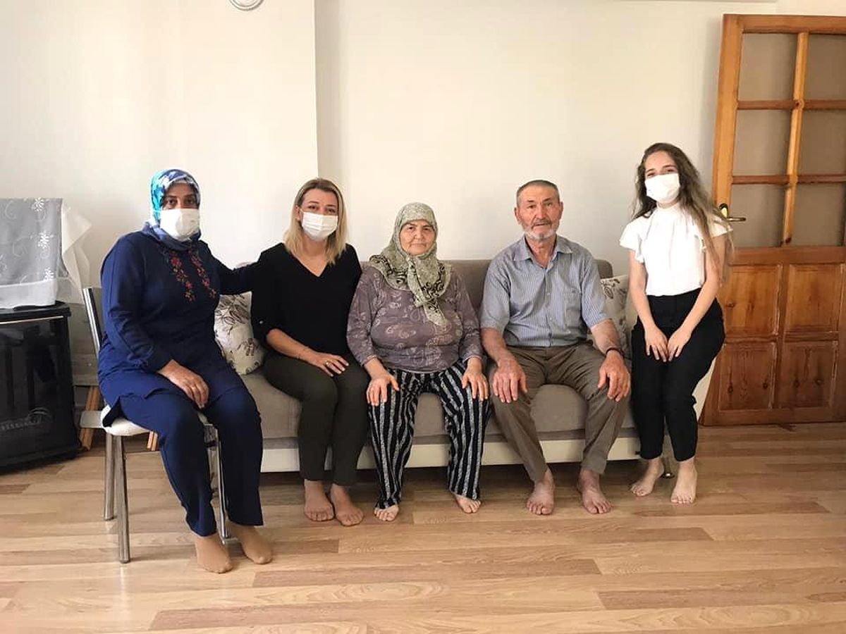 AK Parti teşkilatları Çanakkale\'de 6 bin hanenin kapısını çaldı