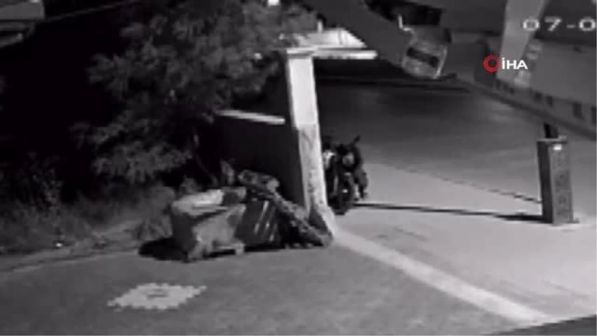 Motosiklet hırsızları önce kameraya sonra da polise yakalandı