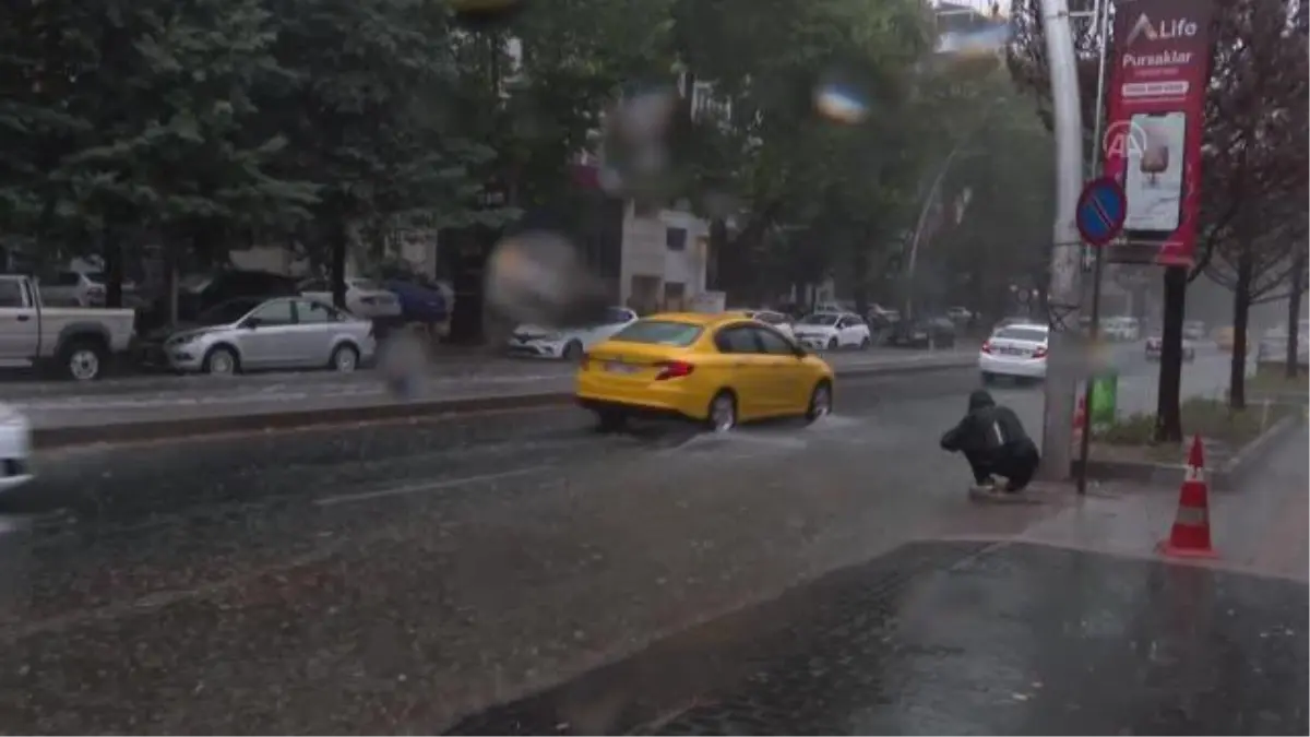 Başkentte şiddetli rüzgar ve yağış etkili oluyor (6)