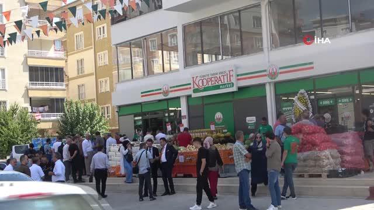 Batman\'da Tarım Kredi marketinde raflar boşaldı