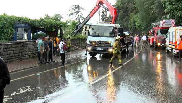 İstanbul Beykoz'da istinat duvarı çöktü: 1 kişi göçük altında İstanbul Beykoz'da istinat duvarı çöktü: 1 kişi göçük altında