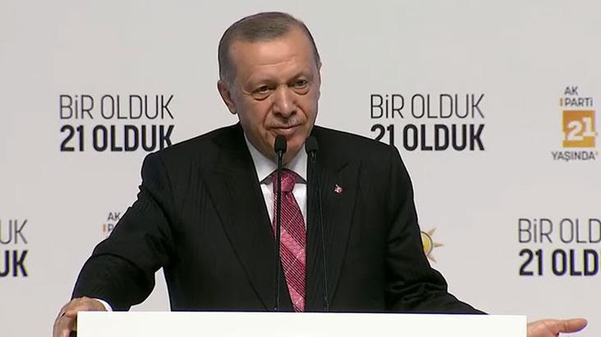 Cumhurbaşkanı Erdoğan, AK Parti\'nin 21 yıllık icraatını türkücü İbrahim Tatlıses\'in sözleriyle anlattı