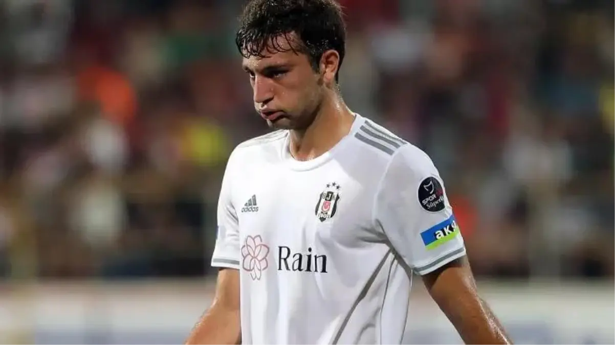 Beşiktaşlı Emrecan Uzunhan, Alanya maçı sonrası taraftardan özür diledi