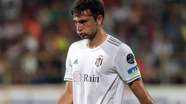 Emrecan Uzunhan, Alanya maçı sonrası taraftarlarından özür diledi Emrecan Uzunhan, Alanya maçı sonrası taraftarlarından özür diledi