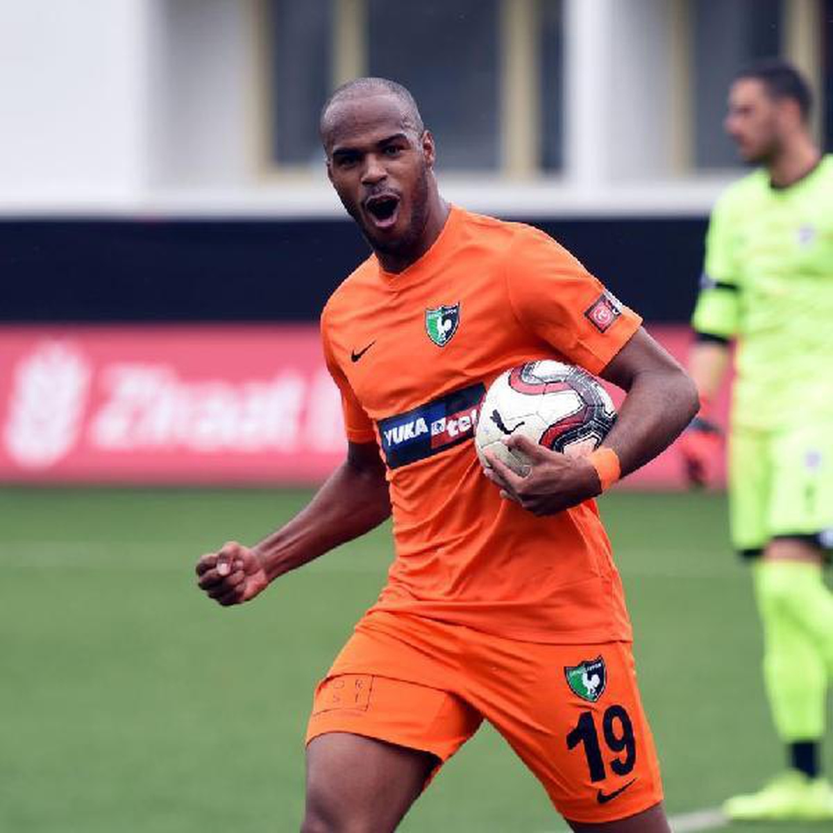 Eski Denizlisporlu Hull City\'i sırtlıyor