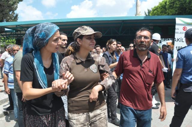 Evlilik hazırlığındaydı! Merdivenden düşen Özel Harekat Polisi hayatını kaybetti Evlilik hazırlığındaydı! Merdivenden düşen Özel Harekat Polisi hayatını kaybetti