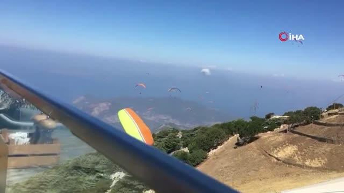 Fethiye\'de paraşütler birbirine dolaştı: 4 yaralı